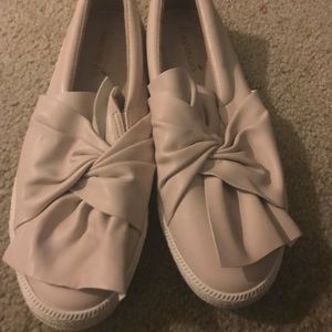 Dress shoe/ fancy shoe with bow light pink